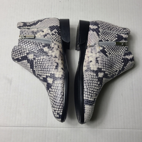 NEW MUNRO cate leather ankle booties - Picture 3 of 8